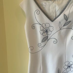 London Times Dress like new size 6 , Creme and black lace